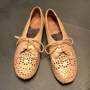 Lucky Brand Christa Laser Cut Loafer in Rose Gold, Size 8/38